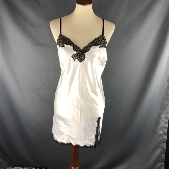 Victoria's Secret Other - Nwt Victoria’s secret slip